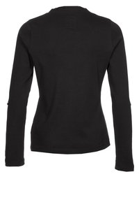 T-shirt noir à manches longues en coton doux, doté d'un col rond, d'une coupe ajustée et d'un design minimaliste sans accents visibles.