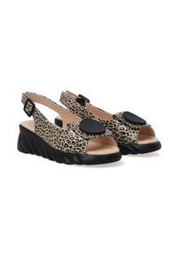 Sandaletter med leopardmønster og sort detalje, der har en kilehælsål, åben tå-design og justerbar rem.