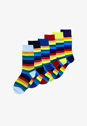 Multikleuren gestreepte sokken met opvallende horizontale strepen in blauw, rood, groen, geel en paars, gemaakt van een katoenmix.