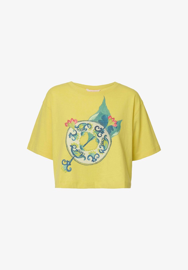 Kollane lühike t-särk, mis on valmistatud puuvillast, ümmarguse lillelise graafilise disainiga sinise ja roosa värviga koos detailsete mustritega. Lühikesed varrukad.