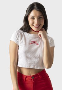 Kaotiko HEART HAND KAO - Tričko s potlačou - white