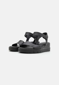 Tamaris Sandale s punim potplatom - black