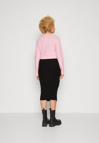 ONLY Carmakoma CARFIA SKIRT - Ozko oprijeto krilo - black