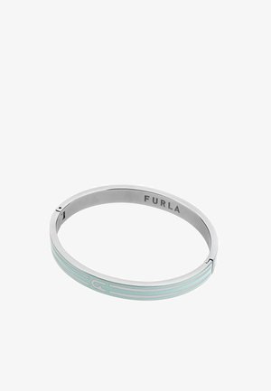 Zilveren armband met een gladde afwerking, voorzien van lichtblauwe strepen en een logo. Het ontwerp is strak en minimalistisch, en benadrukt moderne esthetiek.