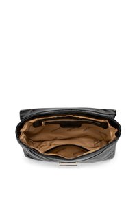 Borsa a tracolla in pelle nera con una texture liscia, hardware dorato e un interno in tessuto con una fodera beige caratterizzata da un branding ripetuto.