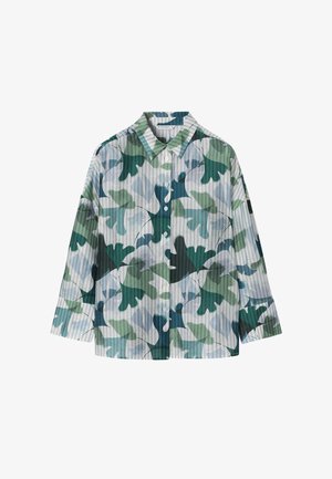 Koszula z długim rękawem na guziki, z kołnierzykiem, ozdobiona zielono-niebieskim, abstrakcyjnym wzorem liści na białym tle.