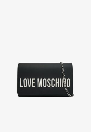 Borsa a tracolla rettangolare nera con catenella argentata e scritta bianca "LOVE MOSCHINO" sulla patta anteriore.
