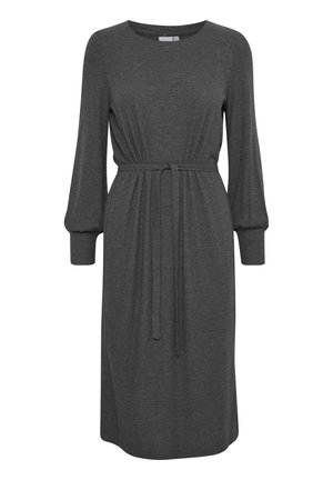 Robe grise à manches longues en tissu côtelé, avec une ceinture à la taille et des manches légèrement bouffantes. Design simple et droit.