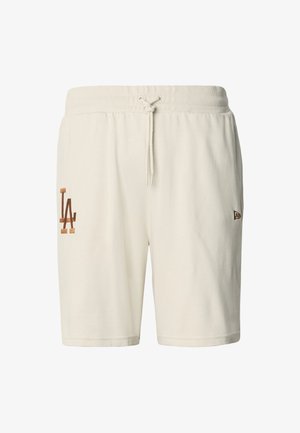 Beige Sportshorts mit elastischem Bund und Kordelzug, mit braunem "LA"-Logo am linken Bein und kleinem Emblem am rechten Bein.