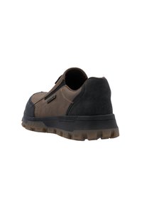 Braune und schwarze Sneaker aus strukturiertem Lederobermaterial, Gummi-Sohle und verstärktem Zehenbereich. Verfügt über ein Slip-On-Design und dezente Steppnähte.