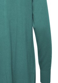Maglione teal, tessuto a maglia, maniche lunghe, polsini e orlo a coste, con una vestibilità leggermente ampia e aperture laterali per facilitare il movimento.