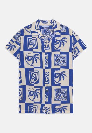 Kortærmet skjorte med knapper, med blå og hvide geometriske og palmebladsmønstre, med camp-krave og et Jack & Jones mærke.