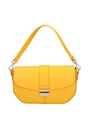 Borsa a tracolla in pelle gialla con patta rettangolare, chiusura argento e tracolla removibile con ganci metallici.