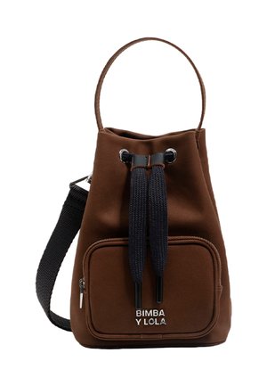 Brązowa torba worek z czarnym sznurkiem, przednia kieszeń na zamek, regulowany czarny pasek na ramię oraz logo "Bimba y Lola" na kieszeni.