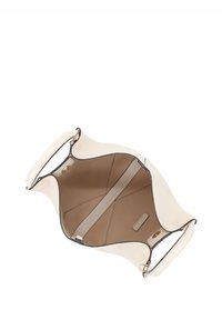 Borsa strutturata in pelle bianco sporco, con una texture liscia e un bordo scuro a contrasto. Interno beige con una tasca zip e un'etichetta del marchio.