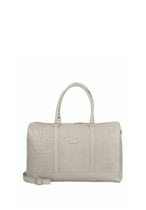 Sac de voyage en cuir gris clair avec texture crocodile, double poignée et bandoulière réglable sur fond blanc.