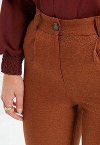 Trendyol Kalhoty - brown
