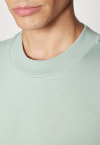 HUGO NIEROS - Navadna majica - light/pastel green