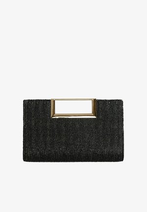 Zwarte geweven clutch portemonnee met rechthoekig goudkleurig metalen handvat aan de bovenkant in het midden, rechthoekige vorm, zonder zichtbare bandjes of logo's.