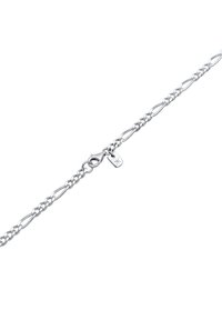 Sølv kædearmbånd med forstørrede ovale led, en klipslås, og et lille mærkat med et symbol vedhæftet.