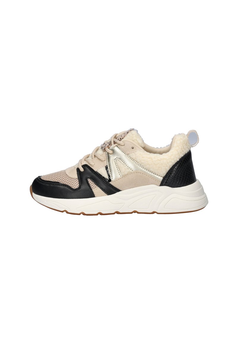 Sneakers in beige, zwart en crème met gaas, nepbont en leren accenten. Beschikt over een dikke witte zool en gestructureerde details aan de zijkanten.