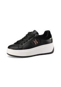 Sneaker in pelle nera con una suola piatta bianca spessa, con lacci neri e un accento logo lucido sul lato.