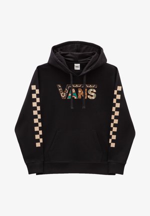 Černá mikina s kapucí, která má barevné logo "VANS" a béžový šachovnicový vzor na rukávech. Je vyrobena z měkkého materiálu a má přední kapsu.