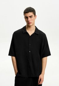 Bershka - SHORT SLEEVE CREPE  - Camicia - black Immagine in miniatura 1