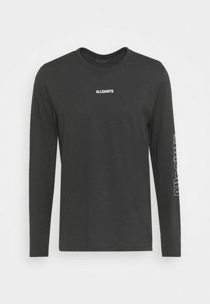 T-shirt noir à manches longues avec un col ras du cou et du texte blanc "ALLSAINTS" sur la poitrine et verticalement sur la manche gauche.