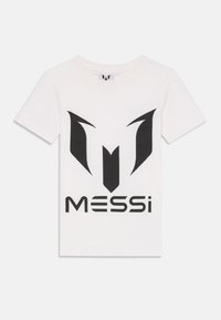 Bílá tričko se velkým černým logem připomínajícím stylizované písmeno "M" a textem "MESSi" tučným černým písmem. Krátké rukávy, kulatý výstřih.