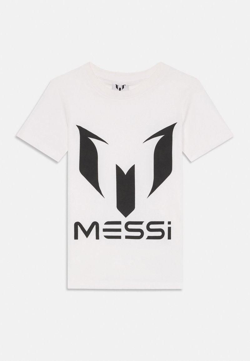 Bílá tričko se velkým černým logem připomínajícím stylizované písmeno "M" a textem "MESSi" tučným černým písmem. Krátké rukávy, kulatý výstřih.