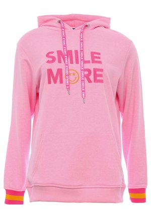 Roze hoodie met de tekst "SMILE MORE", voorzien van een glimlachend gezicht, trekkoord, een voorzak en gestreepte manchetten in geel en roze. Zacht materiaal.