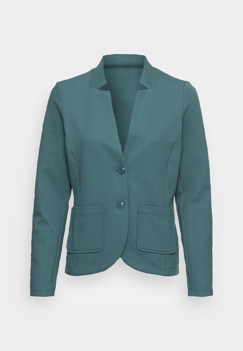 Blazer en verde azulado con una tela texturizada, solapas con muesca, dos bolsillos frontales y dos botones. Silueta clásica y ajustada.