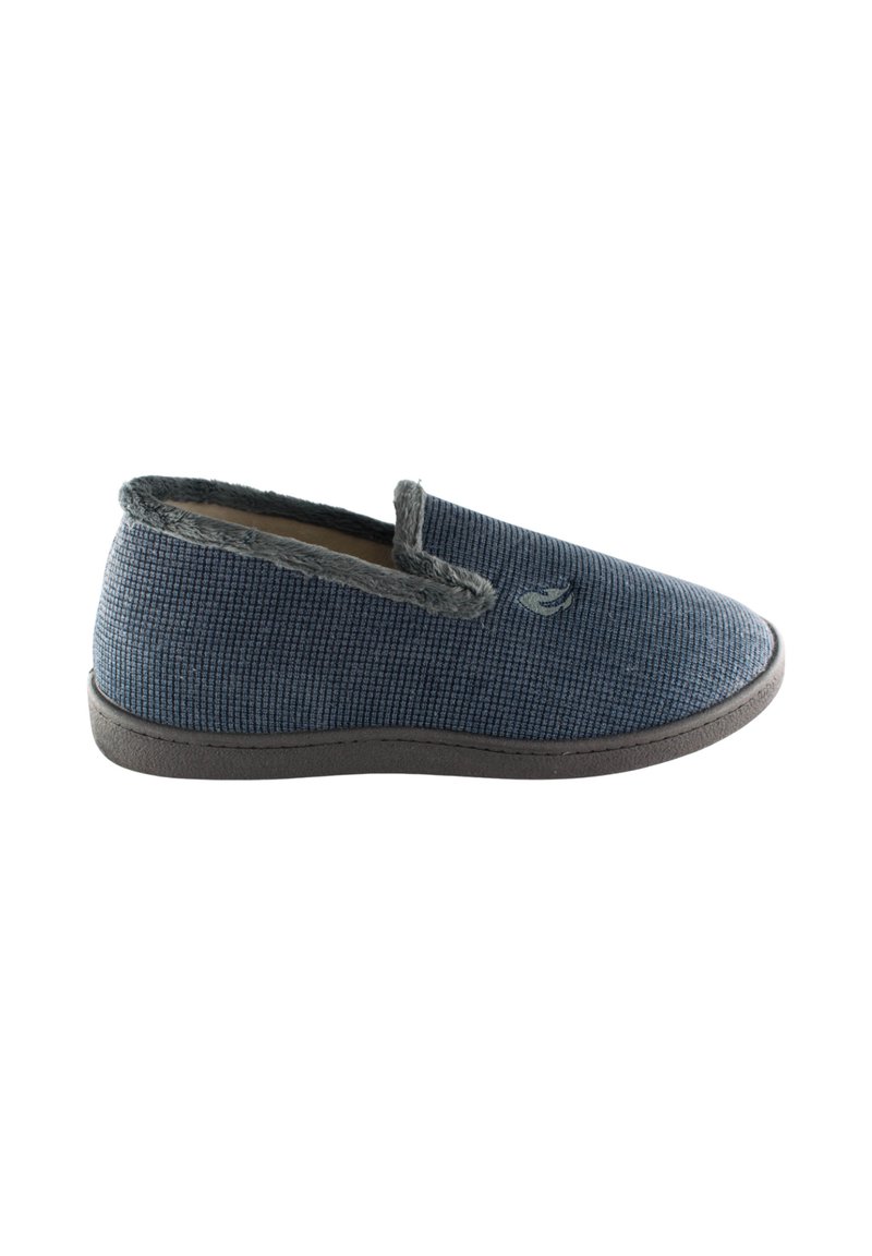 Zapatilla de hombre azul sin cordones con tejido texturizado, forro interior gris y suela oscura, mostrada en perfil lateral sobre fondo blanco.