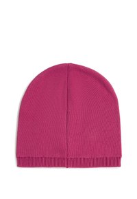 Προσαρμοσμένο σκουφάκι σε ζωντανό φούξια, πλεκτό υλικό, χωρίς ραφές στην κορυφή, με ριμπ μανσέτα στη βάση, προσφέροντας ελαστικότητα και ζεστασιά.