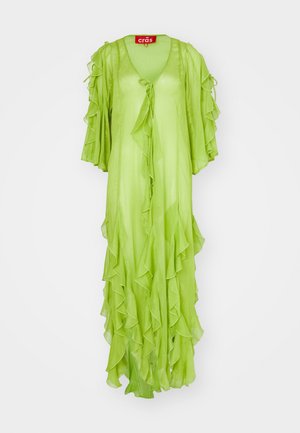 Długa sukienka w kolorze limonkowym z falbaniastymi detalami, dekoltem w serek i szerokimi rękawami, z wiązaniem z przodu. Lekki, zwiewny materiał.