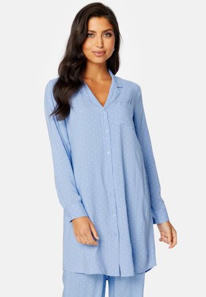 Camicia button-up azzurro chiaro con maniche lunghe, taschino sul petto, e pois bianchi, realizzata in un tessuto liscio con una vestibilità rilassata.