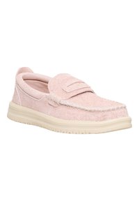 Zapato slip-on de color rosa claro con una textura suave y esponjosa, un detalle acolchado alrededor del borde y una suela de goma color crema.