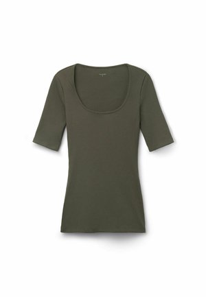 Haut court vert foncé à manches courtes côtelées avec un large décolleté en U et une silhouette ajustée sur fond blanc.