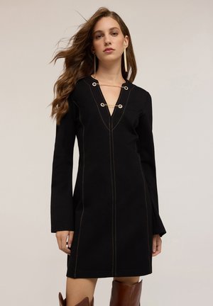 IN PUNTO MILANO CON CATENE - Vestito casual - nero
