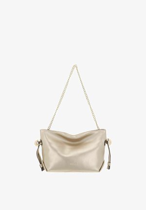 Sac à épaule beige métallisé avec une bandoulière chaîne, matériau à texture douce, bord supérieur irrégulier, et accents minimalistes sur les côtés.