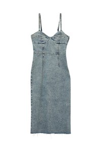 Jeanskleid mit figurbetonter Silhouette, hellblauer Farbe, verstellbaren Trägern, Herzausschnitt und rohem Saum am unteren Ende.
