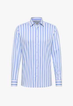 Hellblauses und weiß gestreiftes Langarmhemd mit button-down Kragen. Verfügt über eine glatte Stoffoberfläche und ein Standardmanschettendesign.