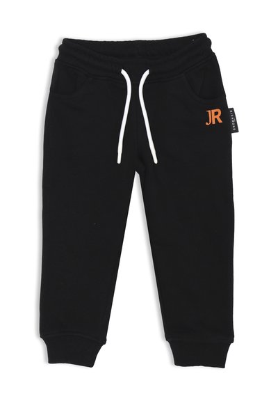 Pantaloni tuta neri realizzati in morbido tessuto, con vita elasticizzata e coulisse bianche, tasche laterali e logo arancione "JR" sul davanti.