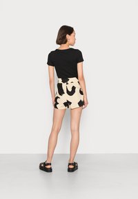 Monki Calções - yellow dusty light