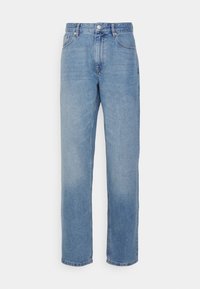 Světle modré rovné džíny vyrobené z denimu, s vysokým pasem, pěti kapsami a mírně vybledlým vzhledem.