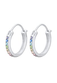 Silverörhängen i form av hoop med små, rundade, flerfärgade ädelstenar som är satta i rad längs den yttre kanten.