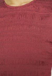 Forever New ROSA SHIRRED DRESS - Vestido de cocktail / Vestido de festa - poached pear