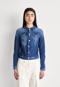 Tommy Jeans VIVIANNE SLIM TRUCKER - Traper jakna - blue denim