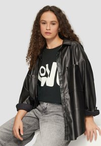 QS - T-shirt z nadrukiem